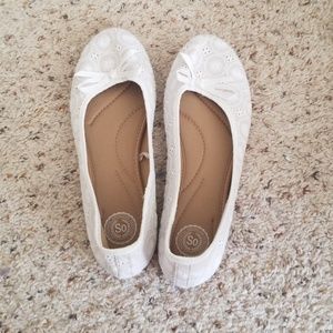 White cotton flats